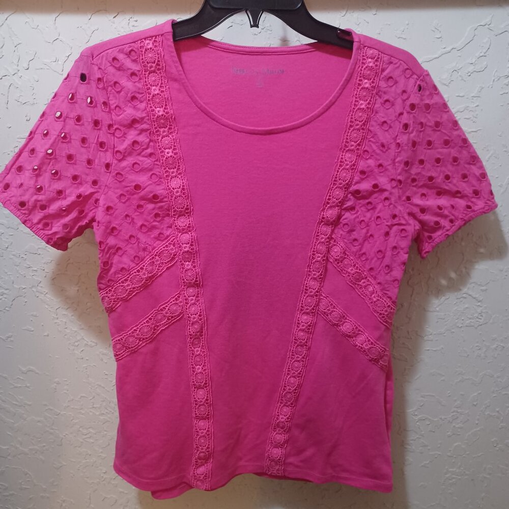 Rebecca Malone Women’s S Fuchsia Knit Tee Shirt Eyelet & Lace Trim Sleeves